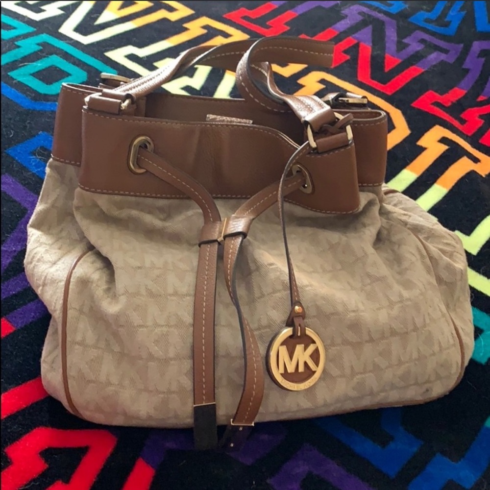 *FINAL OFFER*Michael Kors bucket bag